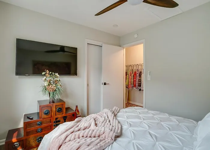 Pet-Friendly Minneapolis Home ~ 8 Mi To Downtown!