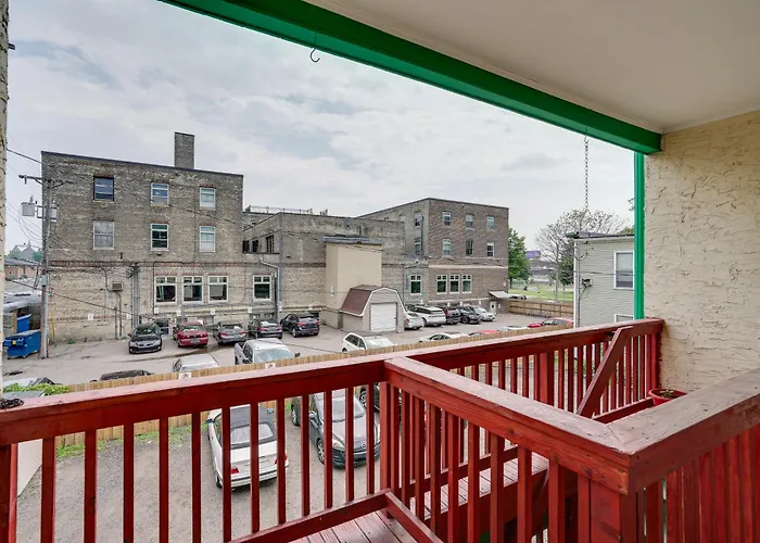 Bright Minneapolis Apartment - 1 Mi To Downtown!