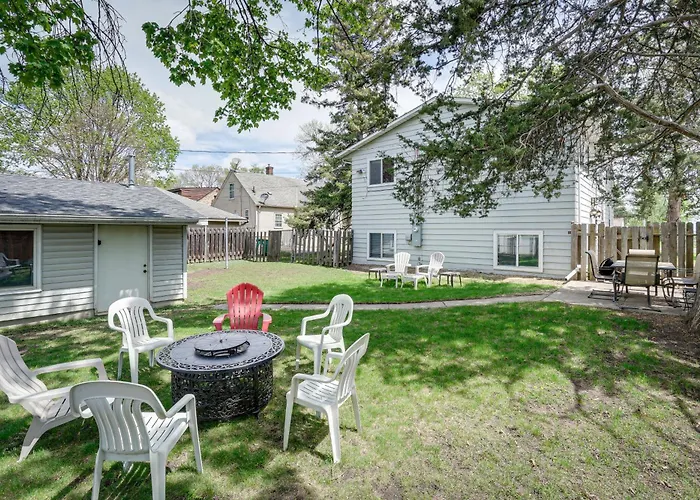 Spacious Minneapolis Home Rental: 8 Mi To Downtown