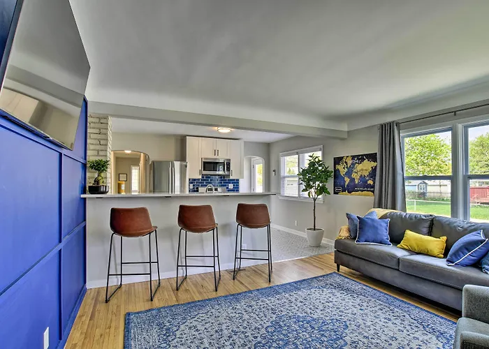 Mpls Duplex W/ Wifi & Kitchen: 5 Mi To Dtwn!