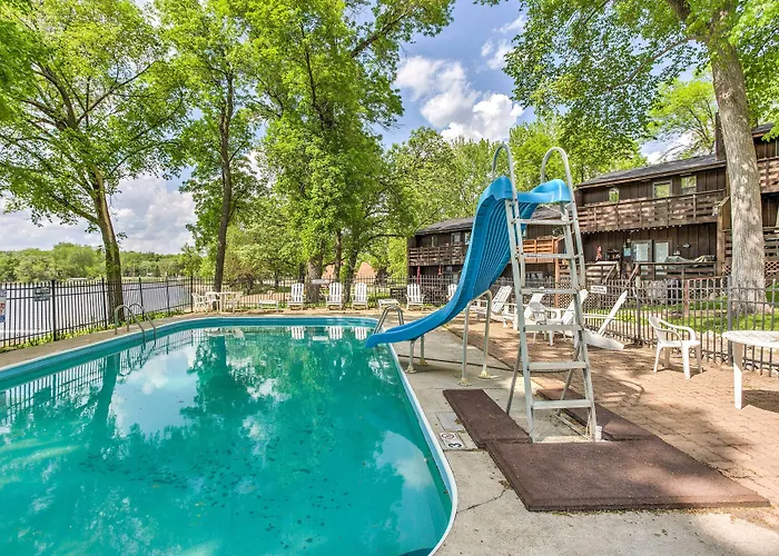 Clearwater Lake Getaway W/ Shared Pool & Boat Dock